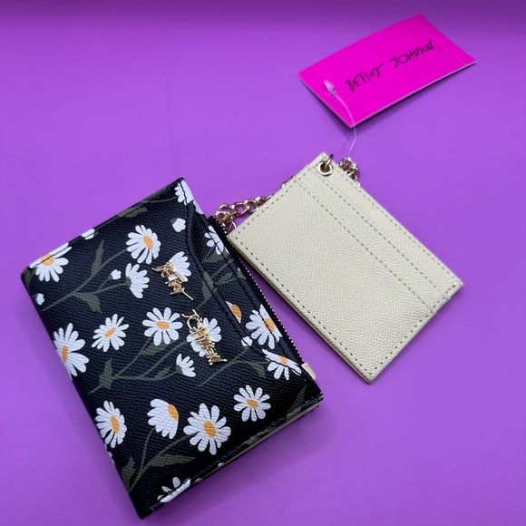 Betsey Johnson Daisy Wallet with pull out card holder NWT - Picture 3 of 10